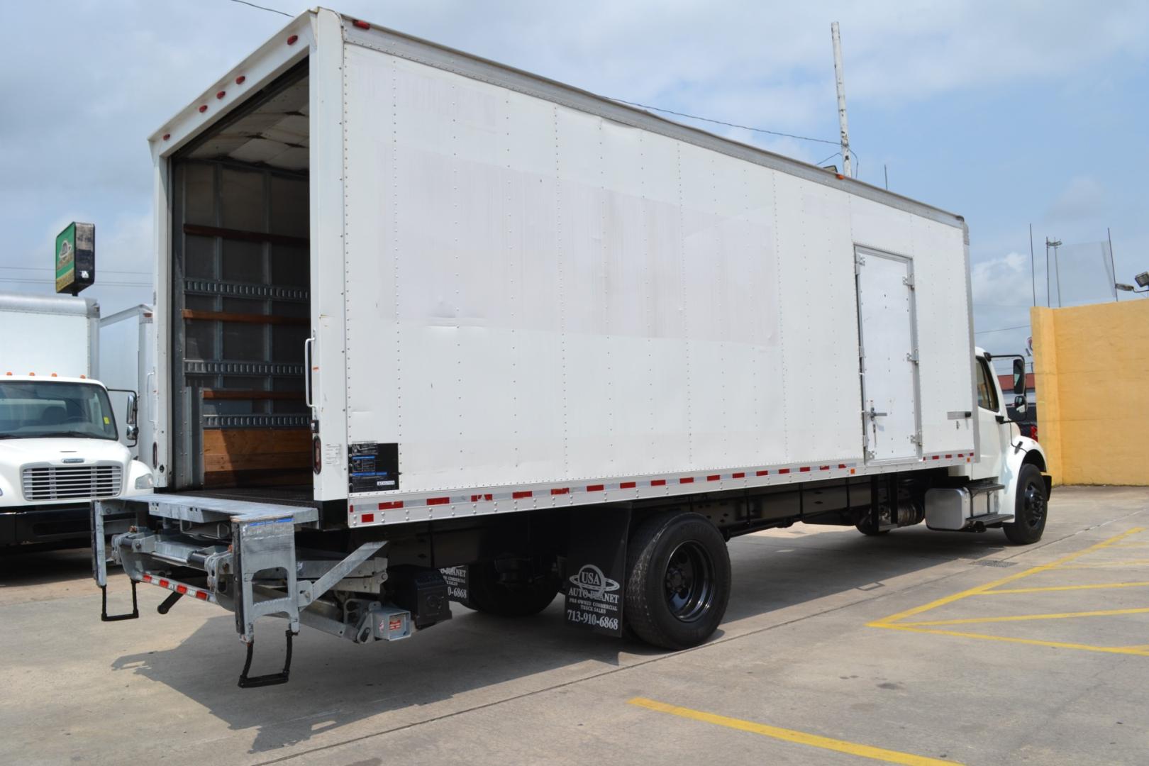 2019 WHITE /BLACK FREIGHTLINER M2-106 with an CUMMINS B6.7L 240HP engine, ALLISON 2500RDS AUTOMATIC transmission, located at 9172 North Fwy, Houston, TX, 77037, (713) 910-6868, 29.887470, -95.411903 - Photo#4